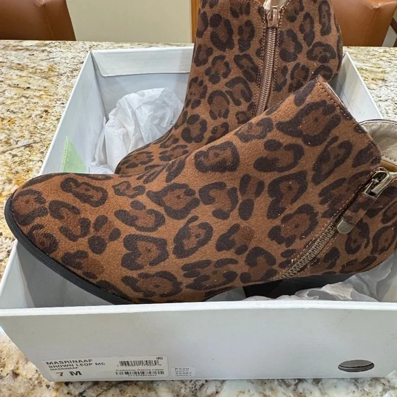 Style & Co. Leopard faux suede ankle boots Excellent UNUSED condition!! 7M - Picture 8 of 16